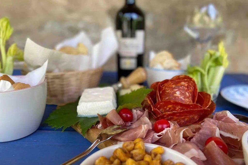 Borgo Magico A Due Passi Dalla Rocchetta Mattei Italy
